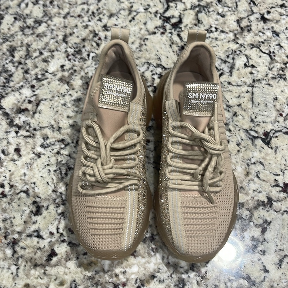 Steve Madden Maxima Sneakers Gold + Rhinestones Brand New Size 6M - Picture 2 of 7
